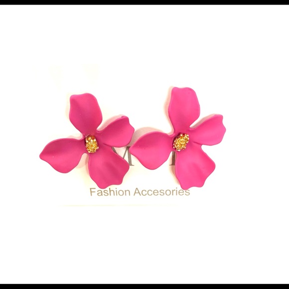 Jewelry - 2/$12 Fashion Jewelry NWT Flower Earrings